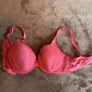Victoria’s Secret angel bra